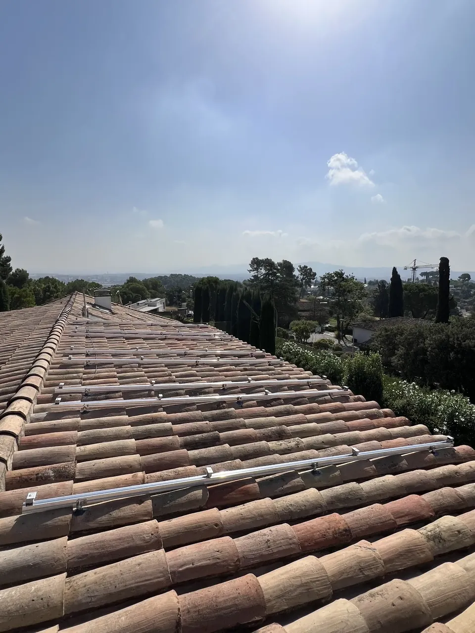 Cubierta de teja de una vivienda antes de instalar los paneles solares